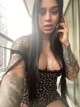 LaraHenao online show from 01-28-25, 12:00