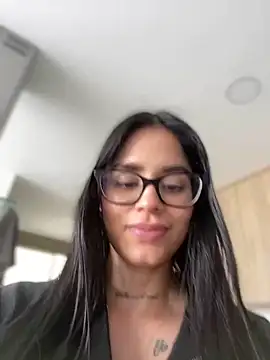 LaraHenao online show from 03-05-25, 04:13