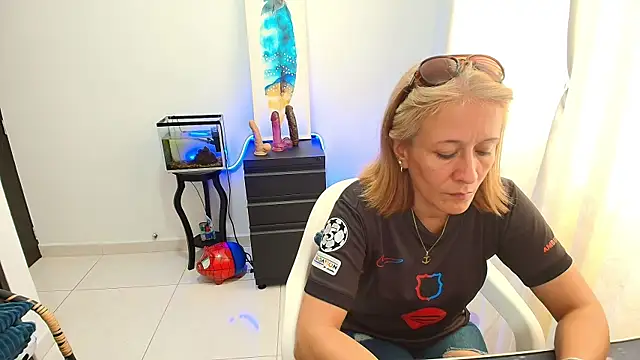 Naty Stone online show from 10-21-25, 08:41