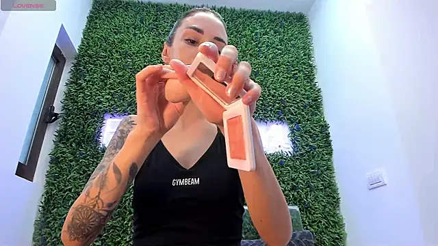 Snapshot of realhotfallingdevil chatting on 09-11-25, 11:32 realhotfallingdevil online show from 09-11-25, 11:32