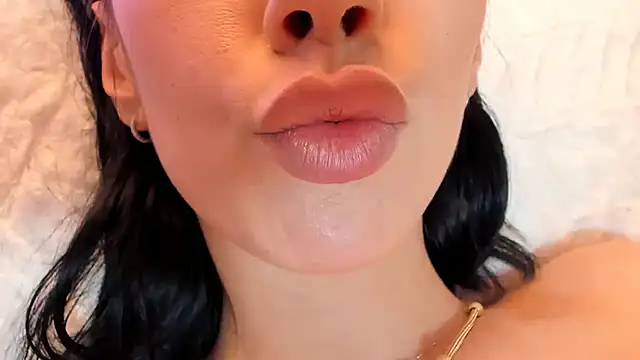 Snapshot of realhotfallingdevil chatting on 12-04-24, 07:44 realhotfallingdevil online show from 12-04-24, 07:44