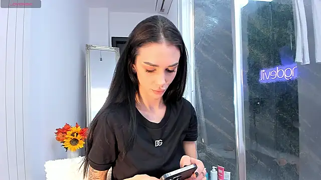 Snapshot of realhotfallingdevil chatting on 10-10-25, 05:08 realhotfallingdevil online show from 10-10-25, 05:08