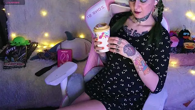 Ginger Stay online show from 04-28-26, 09:46