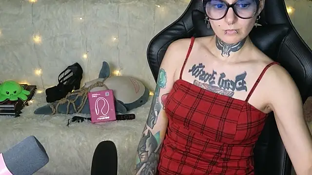 Ginger Stay online show from 10-21-25, 10:09