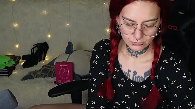 Ginger Stay online show from 10-29-25, 02:10