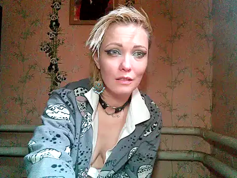 WildMissNiks online show from 10-06-25, 11:00