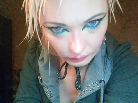 WildMissNiks online show from 11-12-25, 08:18