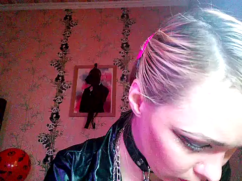 WildMissNiks online show from 10-30-25, 08:45