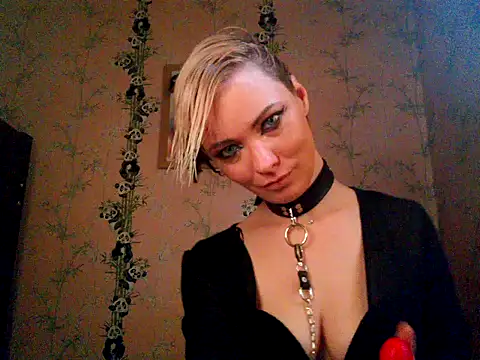 WildMissNiks online show from 10-28-25, 09:19