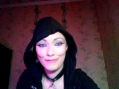 WildMissNiks online show from 11-21-25, 09:30