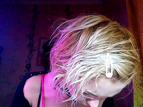 WildMissNiks online show from 12-16-25, 10:19