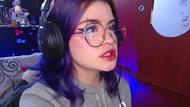 Snapshot of Raventh_ chatting on 10-26-25, 10:59 Raventh  online show from 10-26-25, 10:59