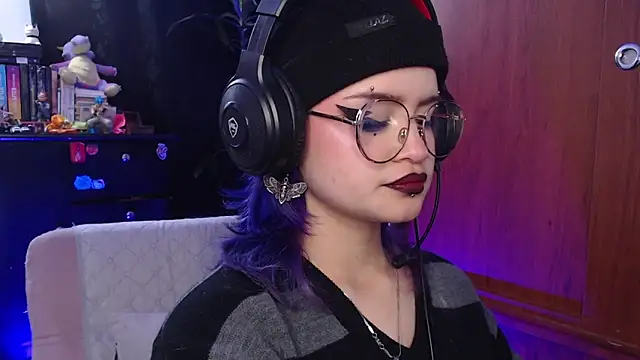 Snapshot of Raventh_ chatting on 10-04-25, 01:51 Raventh  online show from 10-04-25, 01:51