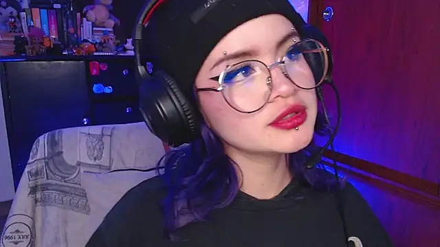 Snapshot of Raventh_ chatting on 10-14-25, 02:50 Raventh  online show from 10-14-25, 02:50