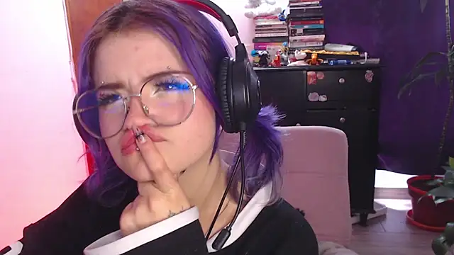 Snapshot of Raventh_ chatting on 09-12-25, 03:45 Raventh  online show from 09-12-25, 03:45