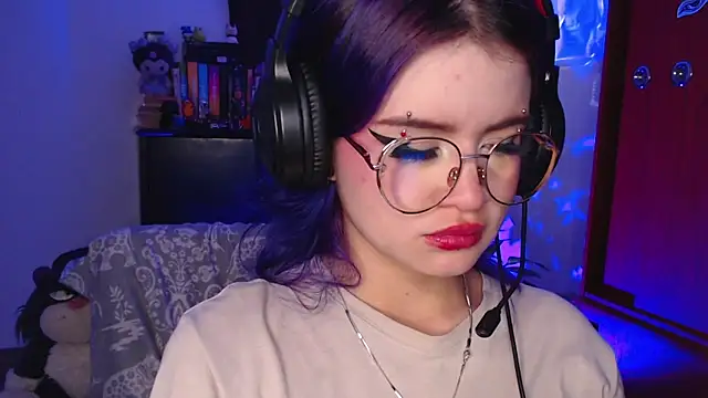 Snapshot of Raventh_ chatting on 10-11-25, 01:12 Raventh  online show from 10-11-25, 01:12