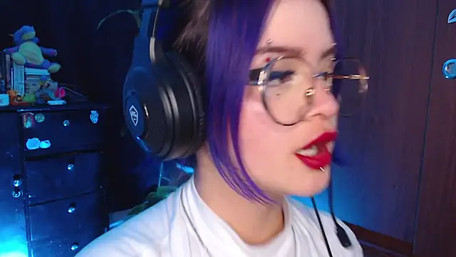 Snapshot of Raventh_ chatting on 10-02-25, 09:51 Raventh  online show from 10-02-25, 09:51