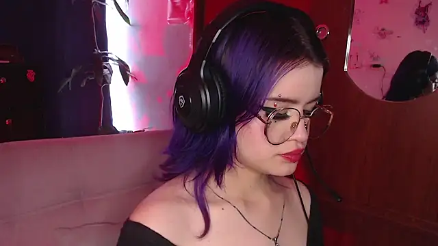 Snapshot of Raventh_ chatting on 10-13-25, 03:24 Raventh  online show from 10-13-25, 03:24