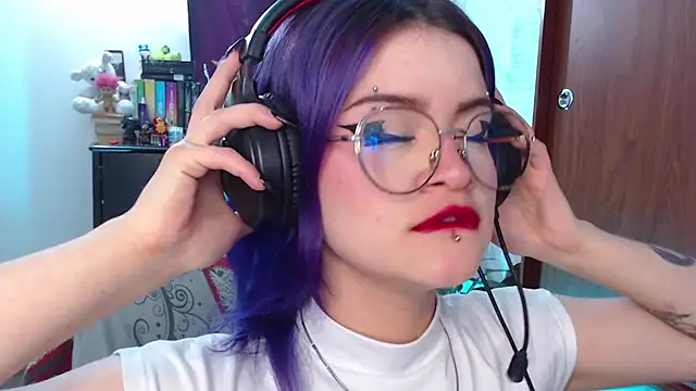 Snapshot of Raventh_ chatting on 10-22-25, 11:42 Raventh  online show from 10-22-25, 11:42