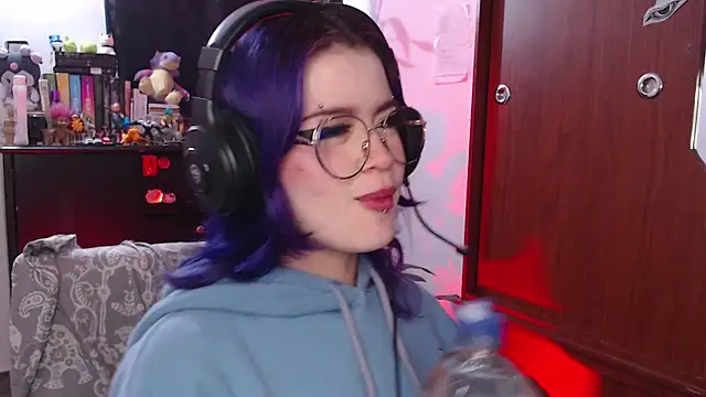 Snapshot of Raventh_ chatting on 10-12-25, 12:06 Raventh  online show from 10-12-25, 12:06