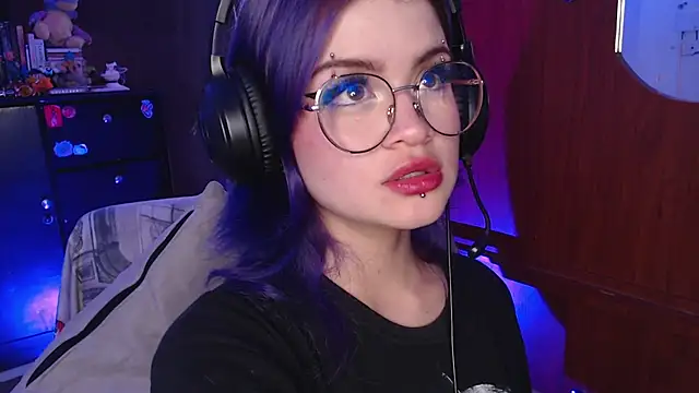 Snapshot of Raventh_ chatting on 10-15-25, 02:36 Raventh  online show from 10-15-25, 02:36