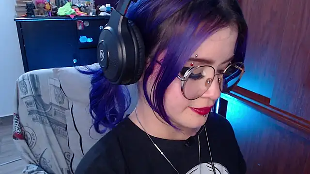 Snapshot of Raventh_ chatting on 10-17-25, 03:47 Raventh  online show from 10-17-25, 03:47