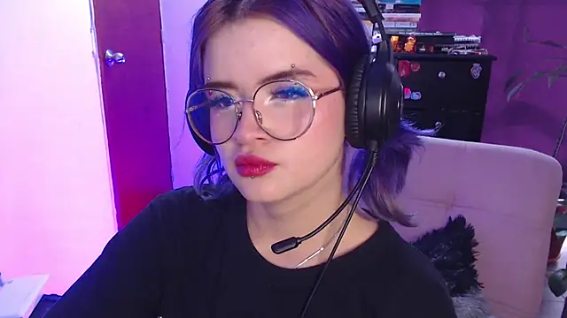 Snapshot of Raventh_ chatting on 09-10-25, 02:49 Raventh  online show from 09-10-25, 02:49