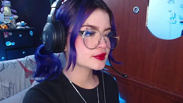 Snapshot of Raventh_ chatting on 10-18-25, 11:45 Raventh  online show from 10-18-25, 11:45