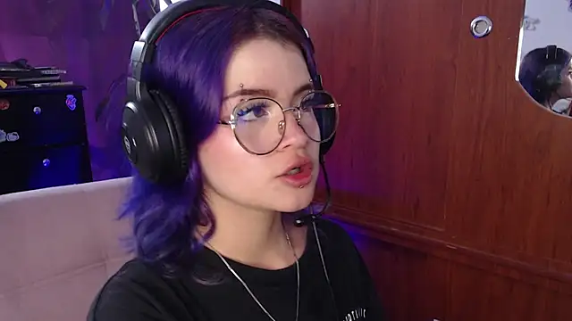 Snapshot of Raventh_ chatting on 09-17-25, 02:30 Raventh  online show from 09-17-25, 02:30