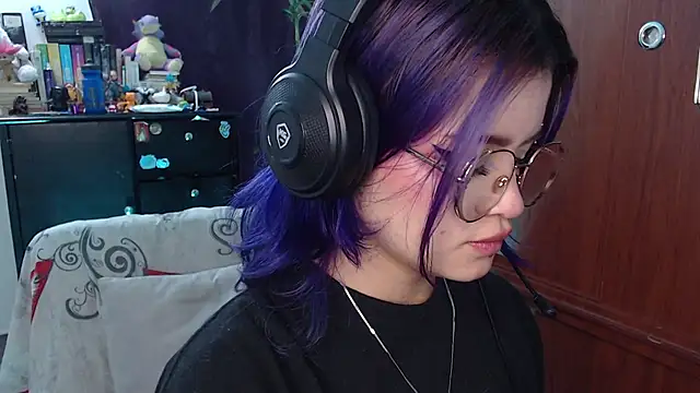 Snapshot of Raventh_ chatting on 10-27-25, 11:55 Raventh  online show from 10-27-25, 11:55