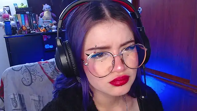 Snapshot of Raventh_ chatting on 10-21-25, 01:54 Raventh  online show from 10-21-25, 01:54