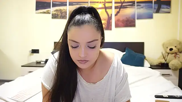 Snapshot of adelline chatting on 10-17-25, 08:43 adelline online show from 10-17-25, 08:43