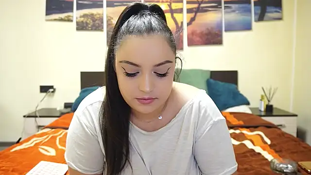 Snapshot of adelline chatting on 03-18-25, 01:13 adelline online show from 03-18-25, 01:13
