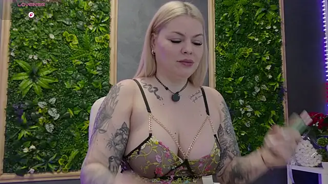 Raven Luna online show from 03-23-26, 05:18