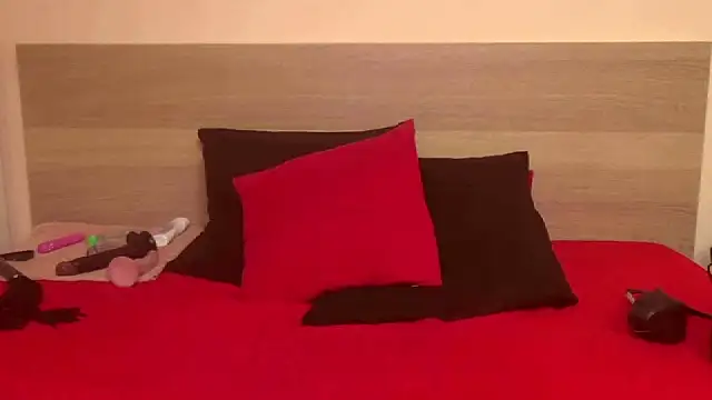 KendraLux online show from 09-26-25, 01:23