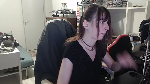 Snapshot of missthon0 chatting on 02-09-26, 12:58 missthon0 online show from 02-09-26, 12:58