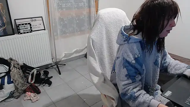 missthon0 online show from 09-27-25, 12:11