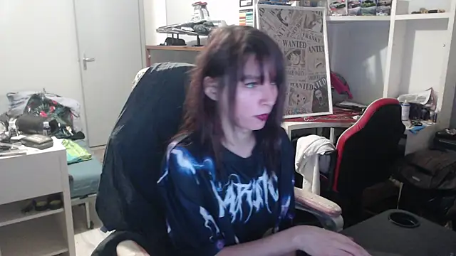 Snapshot of missthon0 chatting on 02-06-26, 12:34 missthon0 online show from 02-06-26, 12:34