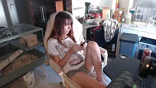 Snapshot of missthon0 chatting on 06-12-26, 03:21 missthon0 online show from 06-12-26, 03:21
