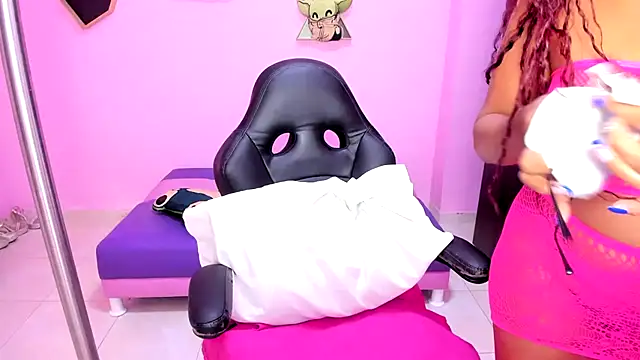 MATURE WHOR33 online show from 10-27-25, 11:44