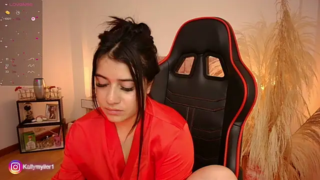 Snapshot of KallyMyller1 chatting on 03-06-25, 10:26 KallyMyller1 online show from 03-06-25, 10:26