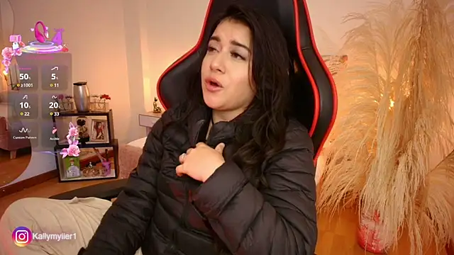 Snapshot of KallyMyller1 chatting on 03-07-25, 10:21 KallyMyller1 online show from 03-07-25, 10:21