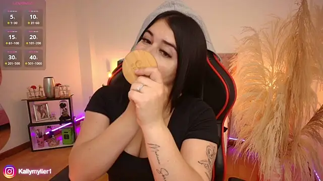 Snapshot of KallyMyller1 chatting on 01-28-25, 07:53 KallyMyller1 online show from 01-28-25, 07:53