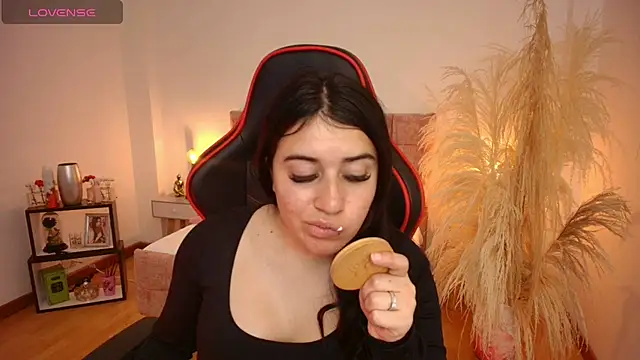 Snapshot of KallyMyller1 chatting on 02-05-25, 07:53 KallyMyller1 online show from 02-05-25, 07:53