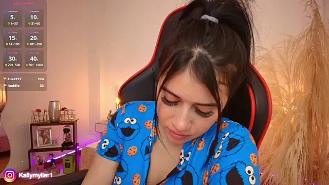 Snapshot of KallyMyller1 chatting on 01-28-25, 10:56 KallyMyller1 online show from 01-28-25, 10:56