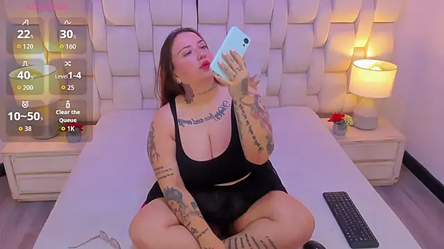 MiaYMolly online show from 12-13-25, 11:33