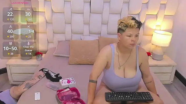 MiaYMolly online show from 11-05-25, 08:50