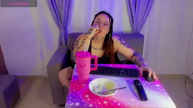 MiaYMolly online show from 04-25-26, 07:11