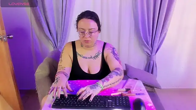 MiaYMolly online show from 06-14-26, 06:20