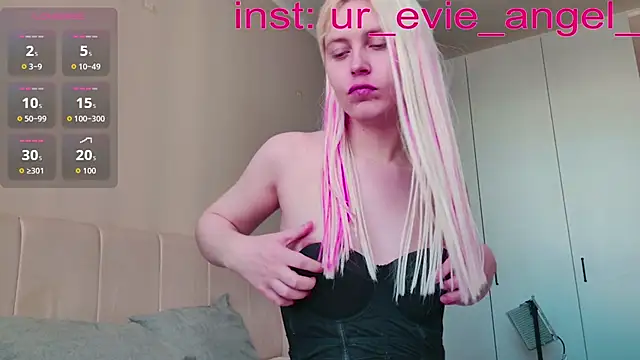 Snapshot of Evelyn_rabbit chatting on 03-25-26, 10:58 Evelyn rabbit online show from 03-25-26, 10:58